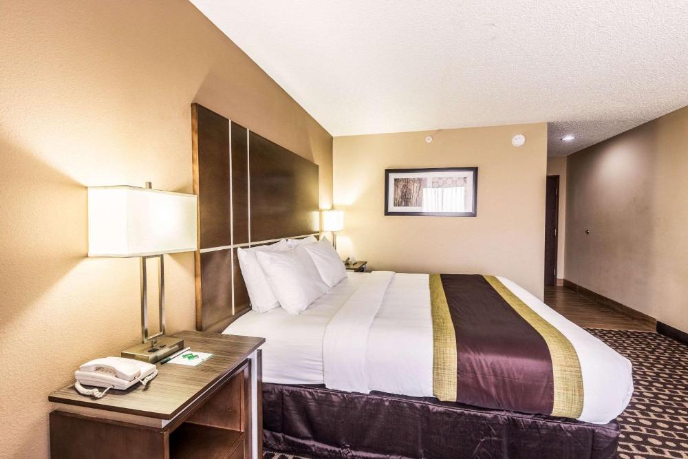 King Room - Accessible/Non-Smoking interior